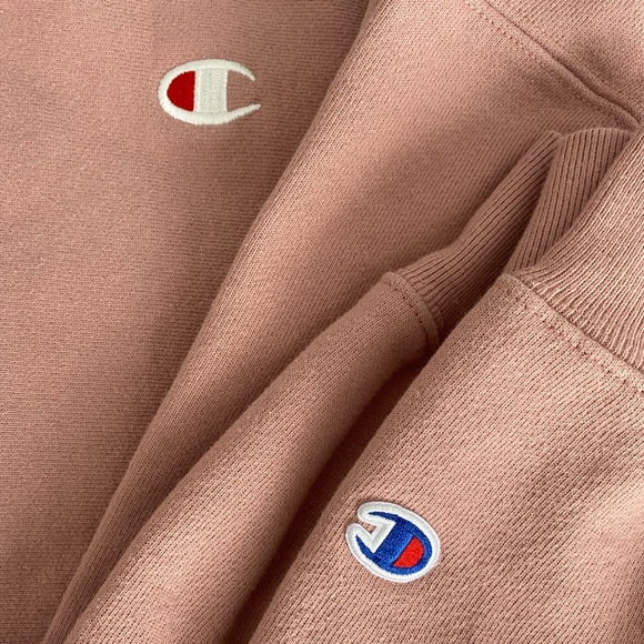 BNWOT. Champion pink crewneck sweater - Picture 5 of 5